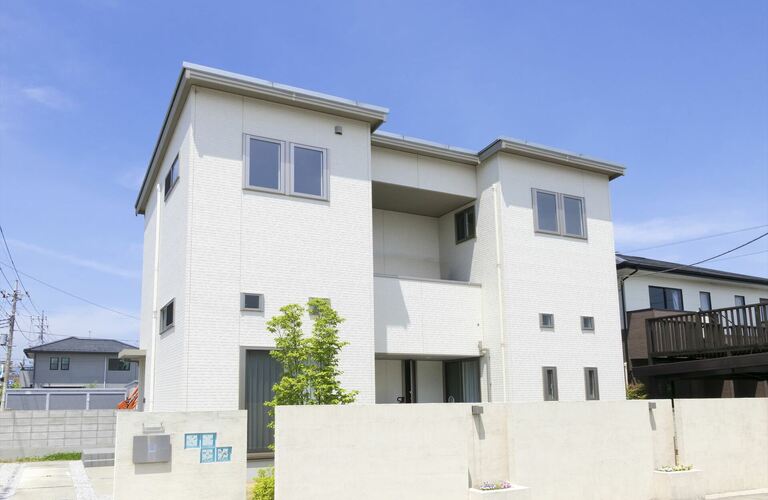 外壁を塗装 | 大阪府大阪市の不動産なら株式会社ワイズコーポレーション